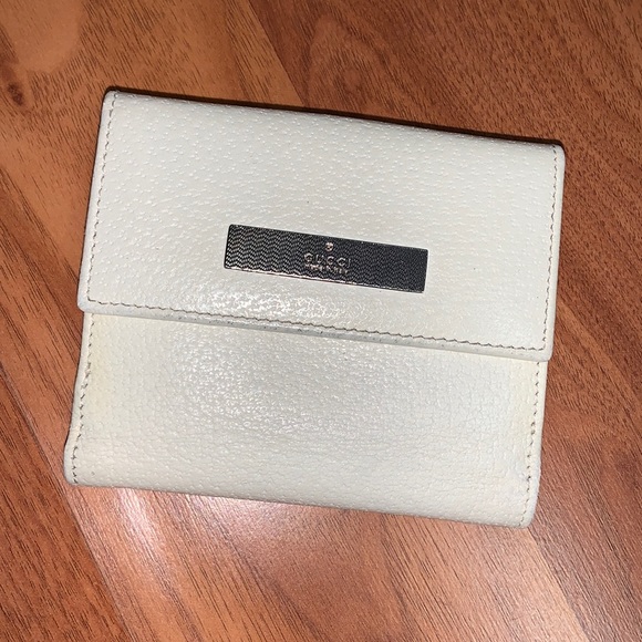 Authentic Vintage Gucci Leather Compact Wallet - Picture 1 of 16